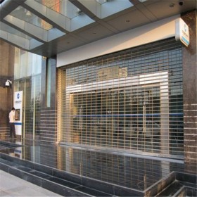 不銹鋼卷簾門系列，就找四川依錦門業(yè)，專業(yè)生產(chǎn)與銷售各種卷簾門