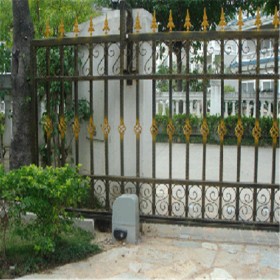 鐵藝門系列，就找四川依錦門業(yè)，專業(yè)生產(chǎn)銷售各種卷簾門