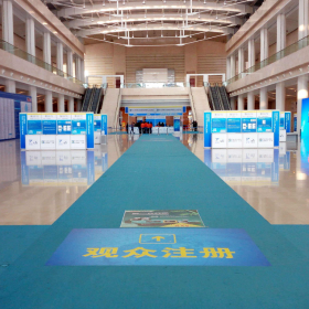 紅色拉絨地毯 婚慶地毯 加厚耐磨無紡布慶典開業(yè)展會一次性紅地毯