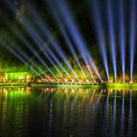 成都 峨眉山 眉山 樂山 雅安戶外實(shí)景演出 防水光束燈 染色燈 文化旅游景點(diǎn)亮化工程  文化廣場(chǎng)線陣防水?dāng)U聲 一站式方案設(shè)計(jì)