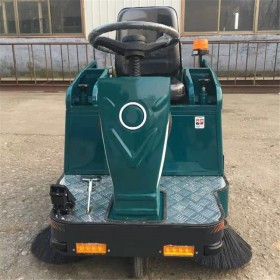 小型駕駛式掃地機(jī) 車(chē)間 公園 街道 車(chē)道 碼頭 物業(yè)小區(qū) 倉(cāng)庫(kù) 體育場(chǎng) 學(xué)校 機(jī)場(chǎng)皆可使用