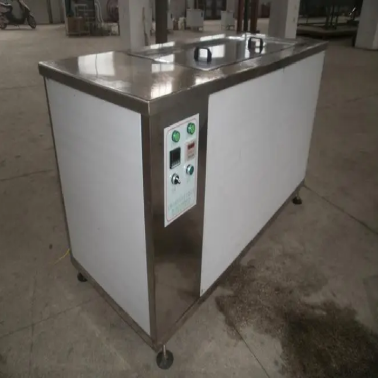 全自動(dòng)超聲波清洗設(shè)備1