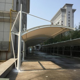 成都膜結(jié)構(gòu)車(chē)棚、室外車(chē)棚、小區(qū)膜結(jié)構(gòu)車(chē)棚廠家 設(shè)計(jì),制作,安裝一體 現(xiàn)貨供應(yīng)
