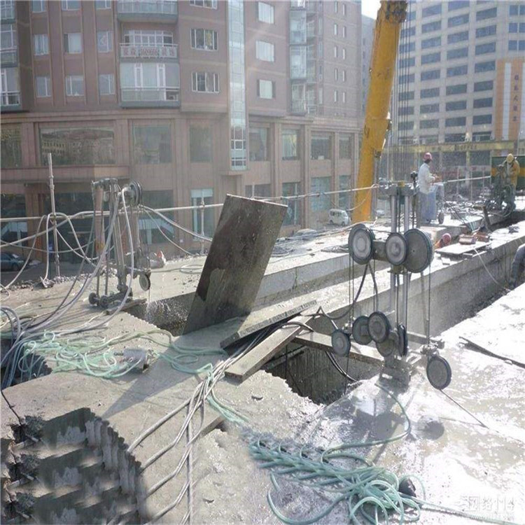 成都混凝土切割切除 專(zhuān)業(yè)從事混凝土切割安裝 橋梁切割 專(zhuān)業(yè)團(tuán)隊(duì)專(zhuān)業(yè)服務(wù)