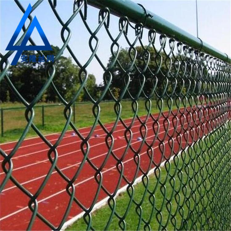 廠家直銷勾花網(wǎng)防護網(wǎng)隔離網(wǎng)體育場隔離欄運動場隔離欄耐腐蝕