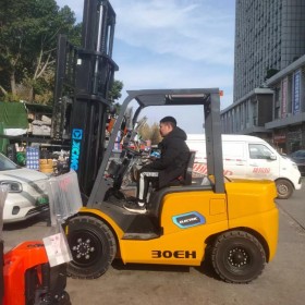 E系列XCB—L30/35電動平衡重叉車 讓搬運(yùn)更輕松