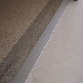 河南變形縫生產(chǎn)廠(chǎng)家供應(yīng)地面不銹鋼成品變形縫