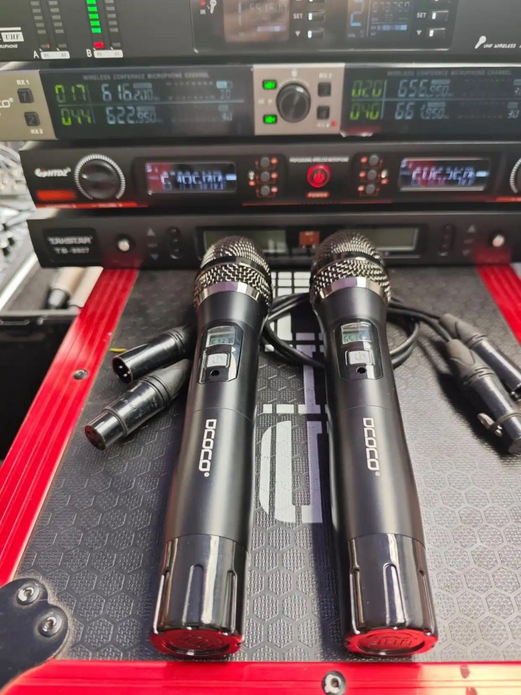 迪科科-DMT820-一拖二U段調(diào)頻無線手持話筒發(fā)射單元02