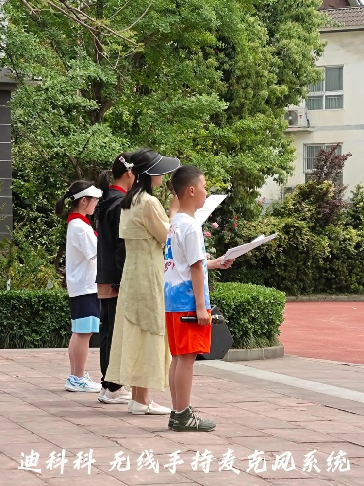 迪科科-DMT820-一拖二U段調(diào)頻無線手持話筒發(fā)射單元00