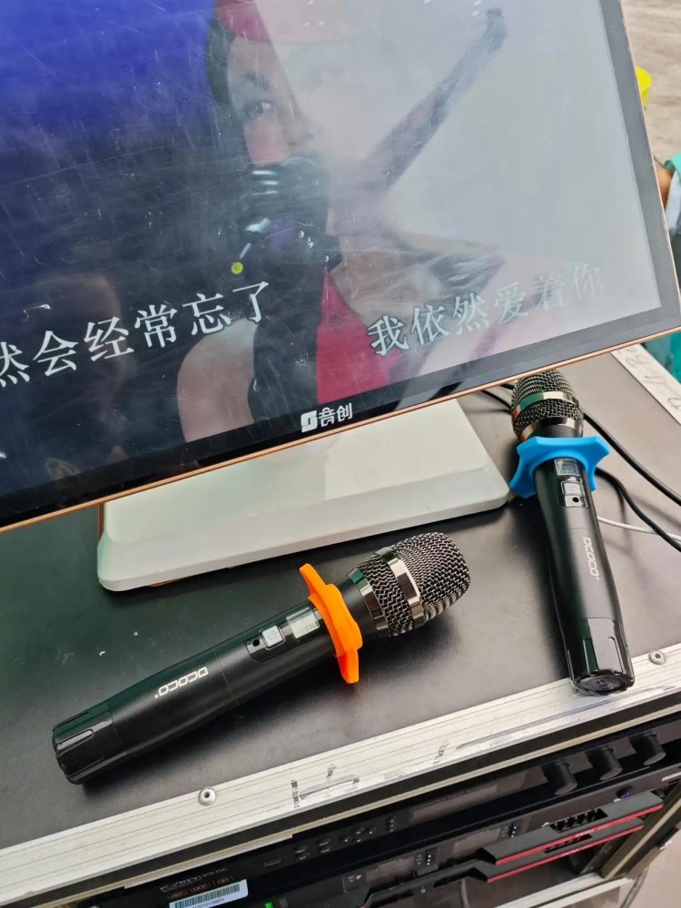 迪科科-DMT820-一拖二U段調(diào)頻無線手持話筒發(fā)射單元05