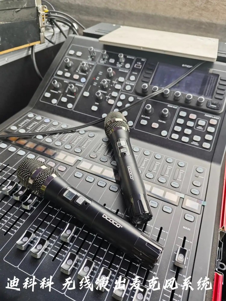 迪科科-DMT820-一拖二U段調(diào)頻無線會議鵝頸話筒04