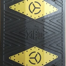 橡膠減速帶 公路減速板 鄉(xiāng)村道路減速板 緩沖帶 道路減速壟