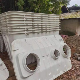 四川南充玻璃鋼模壓2立方農(nóng)村化糞池 三格化糞池廠家直銷(xiāo)