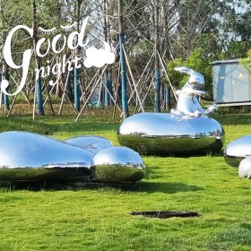 金博奧不銹鋼異形雕塑-不銹鋼滑梯定制-雕塑定制來樣加工各種產(chǎn)品