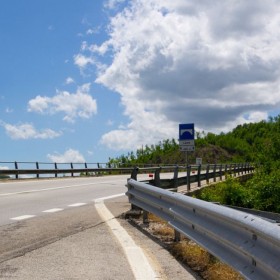 防撞欄桿 防撞護(hù)欄廠家  批發(fā)定制道路防撞護(hù)欄