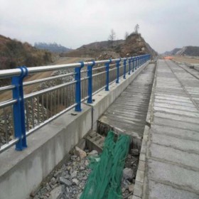 橋梁防撞護(hù)欄 道路防撞欄桿  批發(fā)定制道路防撞護(hù)欄