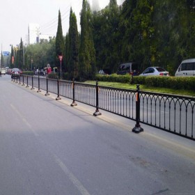 不銹鋼復(fù)合管隔離護(hù)欄景觀橋梁護(hù)欄廠家定制