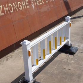 隔離墩 隔離道路護(hù)欄 現(xiàn)貨供應(yīng)道路施工隔離欄
