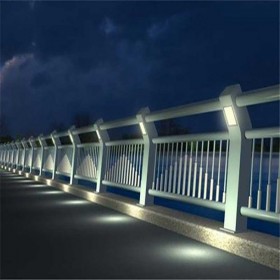 成都燈光防撞護(hù)欄工廠 橋梁防撞護(hù)欄廠家加工