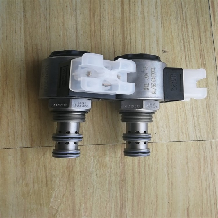 WKM08130D-01-C-N-24DG(方)