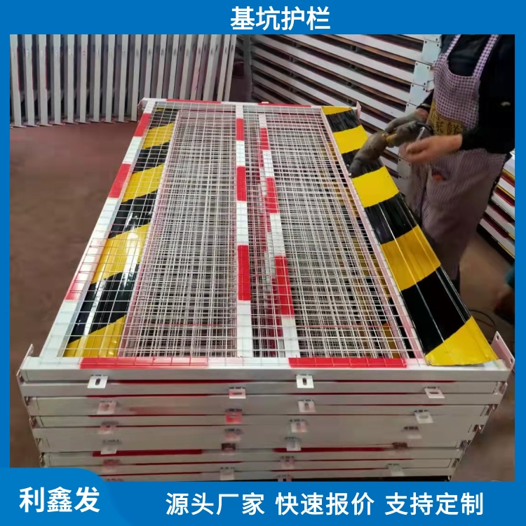 藍(lán)色清新場景美妝保濕護膚面膜產(chǎn)品展示寶貝主圖