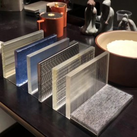 現(xiàn)代風(fēng)格夾絲玻璃磨砂鋼化玻璃廣元玻璃廠家定制