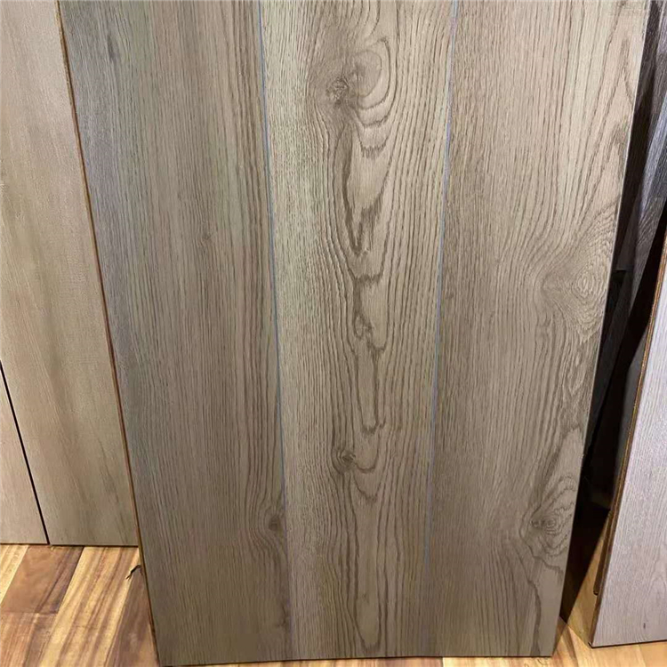 成都多層實木地板 耐磨防潮地板 耐磨性強 硬木地板 批發(fā)光板價