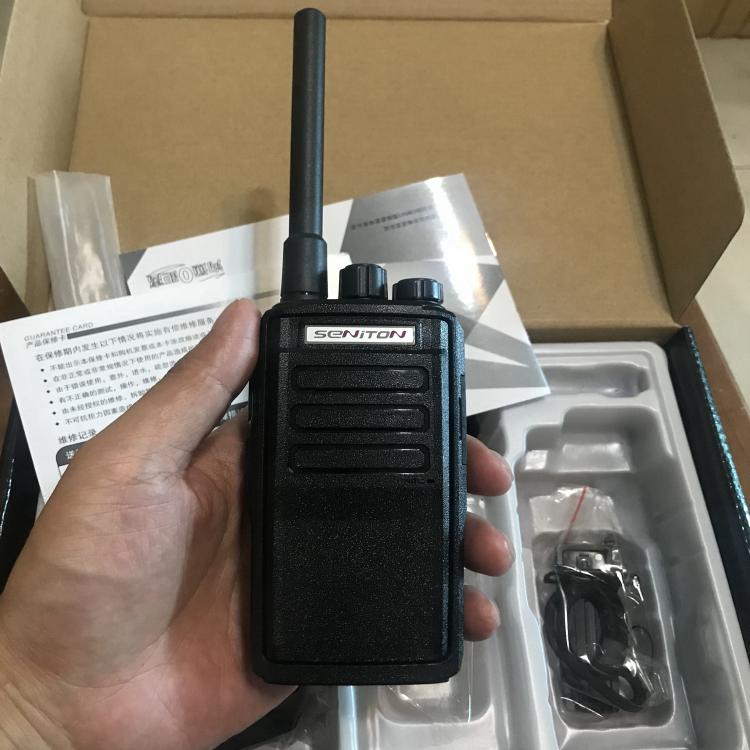 手持式無線對講機(jī) 真10W大功率對講機(jī)價格 心立通E50可租  成都當(dāng)日送達(dá)