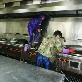 龍泉專(zhuān)業(yè)油煙管道清洗.龍泉學(xué)校油煙機(jī)清洗公司