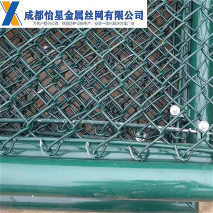 PE包塑籃球場護欄網(wǎng) 籠式足球場圍網(wǎng) 鐵絲網(wǎng) PVC勾花網(wǎng)