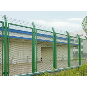 刺繩護(hù)欄網(wǎng)，鐵蒺藜，刺鐵絲 型號(hào)規(guī)格可定制