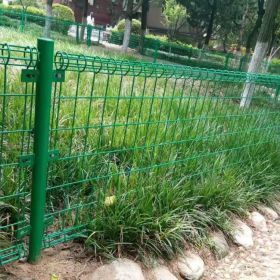 雙圈護(hù)欄網(wǎng)公路護(hù)欄網(wǎng)、鐵路護(hù)欄網(wǎng)、橋梁護(hù)欄網(wǎng)、體育圍網(wǎng)