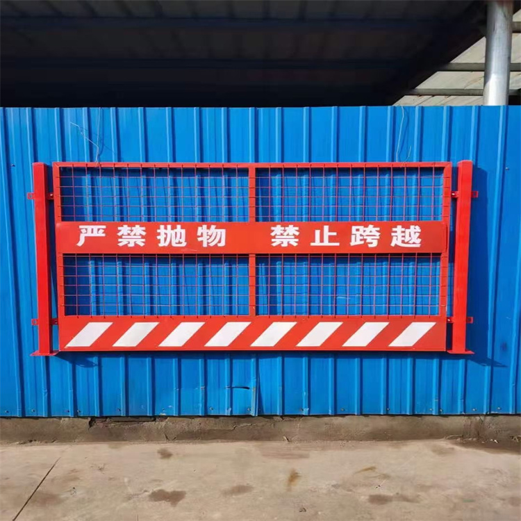 基坑護(hù)欄網(wǎng)，電梯井口門9