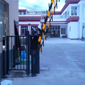 四川小區(qū)柵欄道閘定制  遙控感應車輛道閘  智能柵欄擋車器