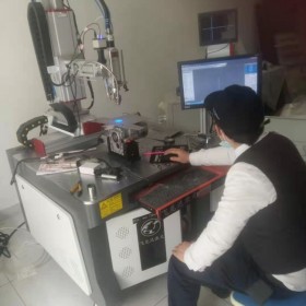 成都焊接機(jī) 激光焊接機(jī) 臺式手持式焊接機(jī)激光焊接機(jī) 省時省力省人 經(jīng)濟(jì)實惠