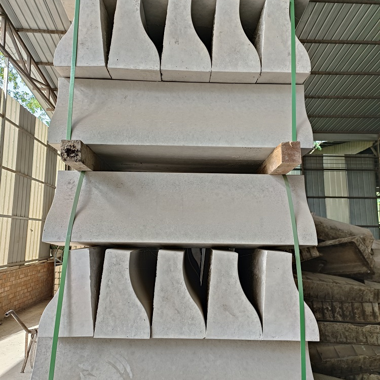 廣場道路邊緣路沿石生產廠家 芝麻灰花崗巖路緣石定制批發(fā)