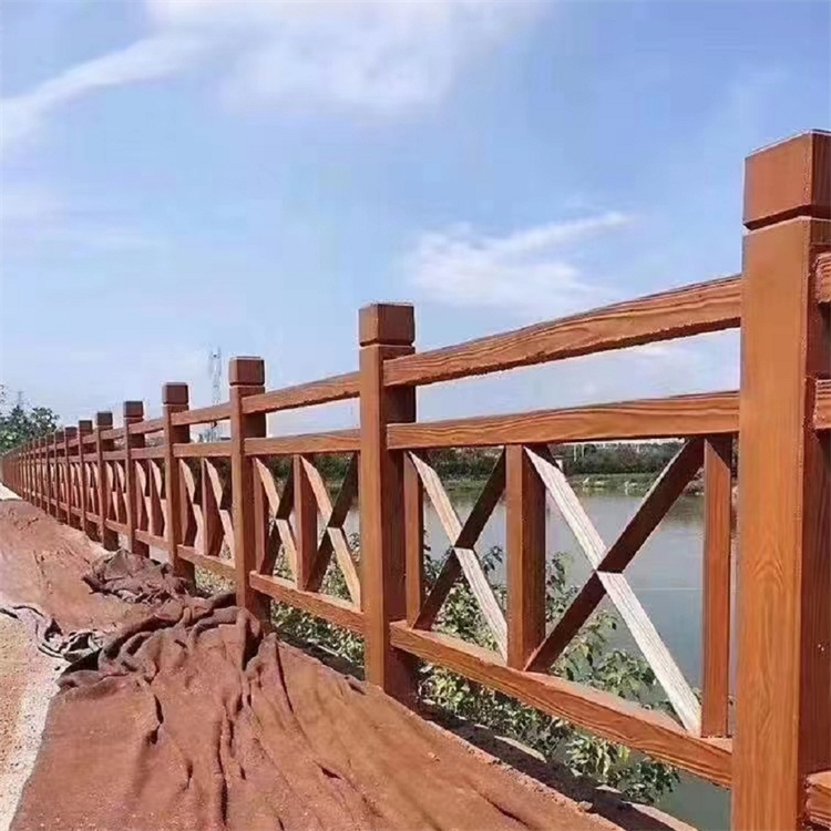 廣發(fā)市政仿木紋欄桿定制 制作精細(xì)逼真 使用壽命長(zhǎng)