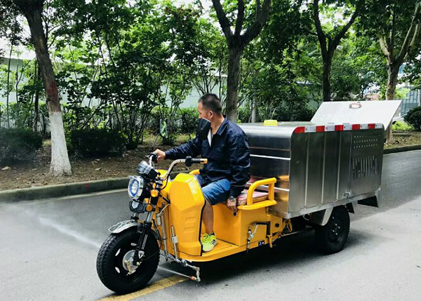 電動(dòng)三輪高壓沖洗車