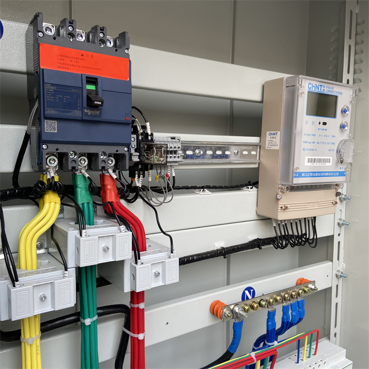 華鑫廣通供應(yīng)配電箱規(guī)格型號(hào)可選 定制非標(biāo)配電柜