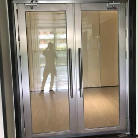 甲乙級(jí)地彈簧玻璃防火門(mén)_隔熱防火玻璃門(mén)住宅學(xué)校用