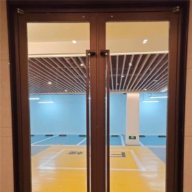 廠(chǎng)家熱銷(xiāo)門(mén)黑鈦金玫瑰金香檳金紅古銅拉絲地彈簧鋼化玻璃防火門(mén)