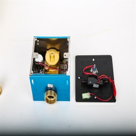 綠歆LX6402AT 廁所蹲坑蹲便器大便感應(yīng)器 暗裝感應(yīng)自動(dòng)沖水器沖水閥