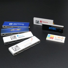 無源RFID批發(fā) 貨架托盤標(biāo)簽 ABS抗金屬標(biāo)簽 uhf抗金屬標(biāo)簽 表面可定制標(biāo)簽 Rino L