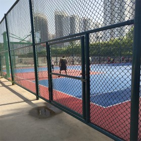 球場圍欄學(xué)校運(yùn)動(dòng)場勾花網(wǎng)隔離網(wǎng)樣式簡潔廠家定制