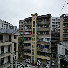 舊樓加裝鋼結(jié)構(gòu)電梯 井道觀光透明玻璃 井道架戶外鋼梯