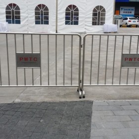 供應(yīng)304材質(zhì)不銹鋼鐵馬 不銹鋼移動護欄 鐵馬護欄 豐澤不銹鋼