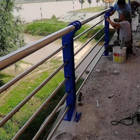 不銹鋼防撞護(hù)欄 城市公路交通馬路人行道施工市政防護(hù)欄桿