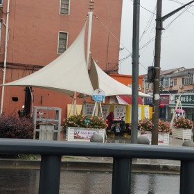 綿陽遮陽設(shè)施廠在哪 景觀安裝價(jià)格多少錢一平方--四川凱福瑞膜結(jié)構(gòu)