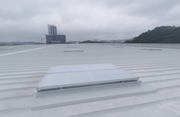 鋼結(jié)構(gòu)工業(yè)廠房電動采光排煙天窗優(yōu)缺點(diǎn)分析