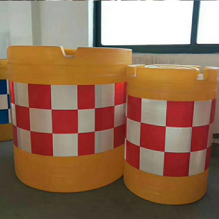 廠家直批塑料防撞桶 水馬隔離墩 交通設(shè)施批發(fā)價(jià)格  歡迎致電咨詢